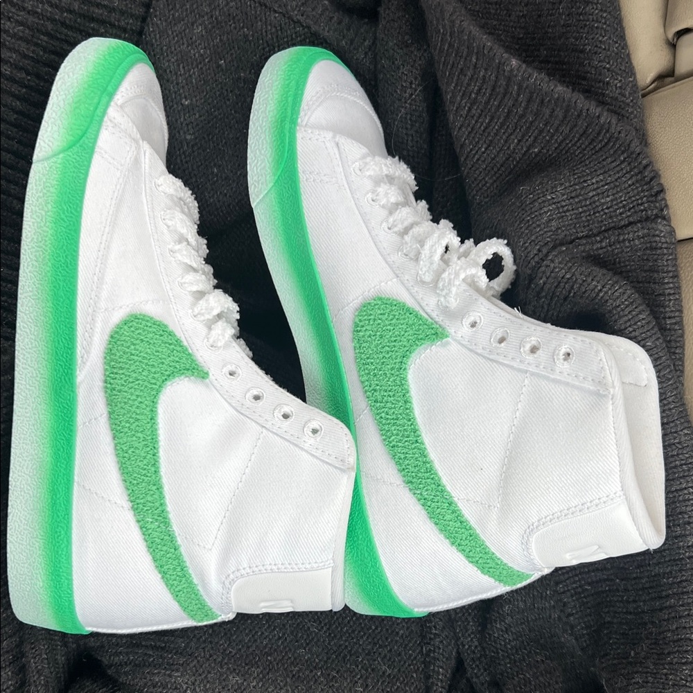 Nike Blazer Mid 77 White Green Swoosh NEW Size 7 / 38 FJ4547-100